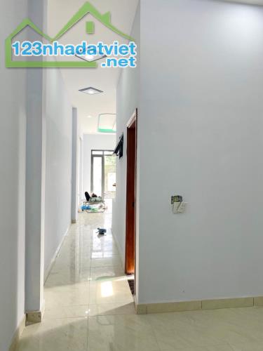 Nhà ngộp! Bán gấp nhà giá 2,05 tỷ thương lượng, gần cổng Văn Miếu, cách trung tâm 15p đi x - 5