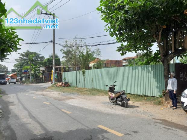Lô đất mặt tiền đường 835 phú hữu DT 228m vị trí đẹp