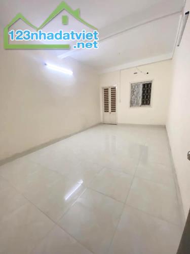 NHÀ QUẬN 10 NGAY NGÃ BẢY LÝ THÁI TỔ & ĐH VĂN HIẾN, 2 CĂN RA MẶT TIỀN, HẺM THÔNG KD, 5 TỶ x - 1
