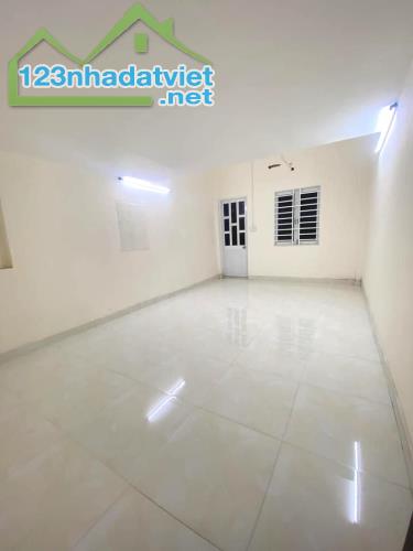NHÀ QUẬN 10 NGAY NGÃ BẢY LÝ THÁI TỔ & ĐH VĂN HIẾN, 2 CĂN RA MẶT TIỀN, HẺM THÔNG KD, 5 TỶ x