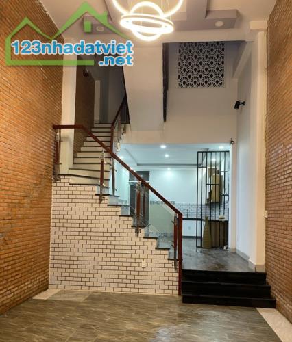 BÁN NHÀ Ở ĐẸP KẾT HỢP VP CTY. DTSD 199M. TRUNG TÂM LINH ĐÔNG. 7 TỶ.