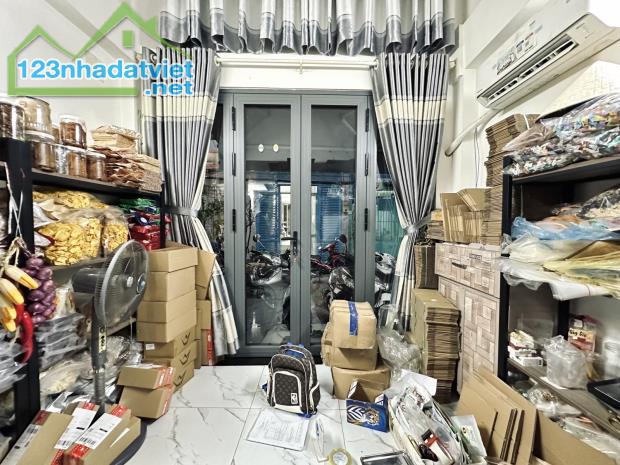 Nhà Nguyễn Đình Chiểu quận 3 DT 40m2 ,5 tầng ,hẻm xe hơi chỉ nhỉnh 8ty - 3