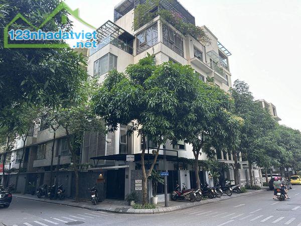 Bán nhà mặt phố Nguyễn Tuân, Lô góc, Kdoanh, Thang máy, 110m2, MT 20m, 42 tỷ