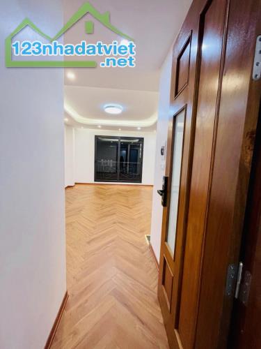 Hoà Bình 3 (Minh Khai), Gara ô tô, dt 75m x 7 tầng TM, 5m mặt, Giá 17,8 tỷ. LH 0906556885 - 4