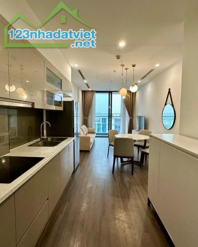 Cho thuê căn hộ Vinhomes Riverside tầng cao, 65m2 2PN Full đồ giá 15tr.