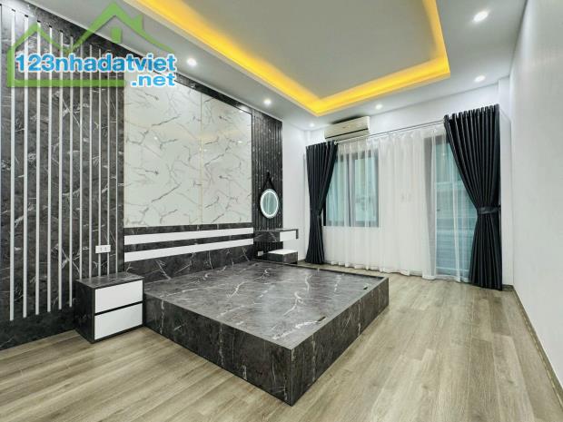 BÁN NHÀ HOÀNG QUỐC VIỆT, DT 27/36M2, MT 3.3M, 10M Ô TÔ, CHỈ 5.65 TỶ - 2