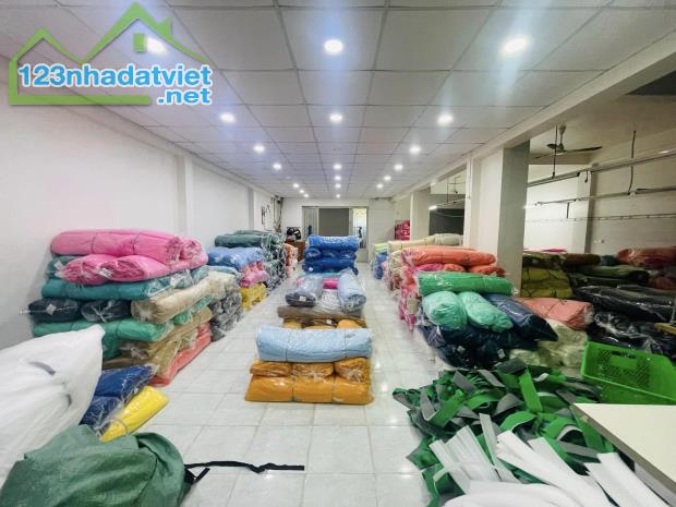 BÁN NHÀ TẶNG XƯỞNG MAY - HẺM 6M THÔNG LÊ VĂN KHƯƠNG - 128M2, NGANG 5M HIẾM, NHÀ CẤP 4 CÒN