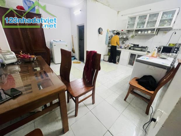BÁN NHÀ TẶNG XƯỞNG MAY - HẺM 6M THÔNG LÊ VĂN KHƯƠNG - 128M2, NGANG 5M HIẾM, NHÀ CẤP 4 CÒN - 4