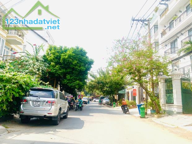 Bán Nhà 3 Lầu,Thảo Điền,Quận 2-Đường Nguyễn Văn Hưởng DT:105m2(5mx21m)-Giá Chỉ 27 Tỷ - 5