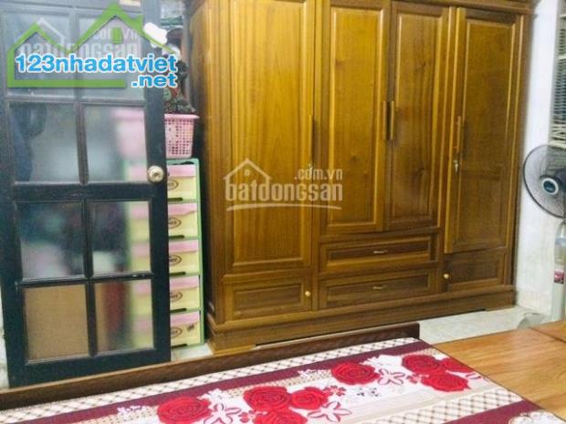 Bán đất cho con đi học nước ngoài chỉ 78tr có ngay 60m2 tổ 12 Thạch Bàn, 4 chỗ vào nhà dễ