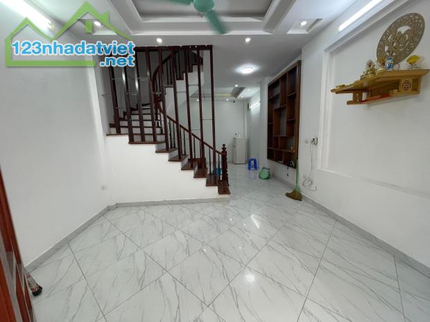 Bán nhà phố Trương Định, Hoàng Mai 45m, 5 tầng. Giá: 7.5 tỷ