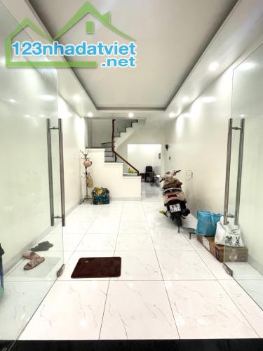 Chủ cần bán gấp! Nhà 40m2 Ngô Gia Tự, Việt Hưng, ngõ thông, ô tô tránh, chỉ 5.92 tỷ. - 1