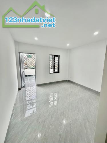 Giá giật mình! Bán nhà phố Khương Đình, 100m ra phố, nhà mới 6 tầng, thang máy, 40m2*6T - 4