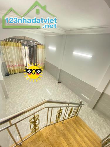 BÌNH TÂN - ĐƯỜNG SỐ 13- HẺM XE HƠI THÔNG - 80M2 ( 4 x 20 ) - 3 TẦNG - VÀI BƯỚC RA MẶT TIỀN - 2