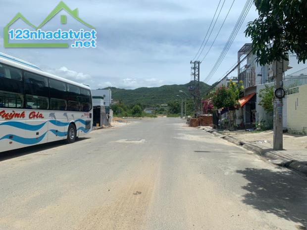 Bán đất mặt tiền Trần Khát Trân, p. Vĩnh Hòa, Nha Trang. Diện tích 92m2 giá chỉ 4.15 tỷ - 1