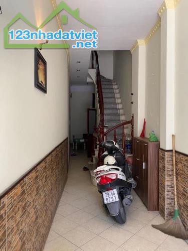 Bán nhà Phó Đức Chính 30m2 KD, vỉa hè rộng, 5 tầng giá 9.8 tỷ - Ba Đình