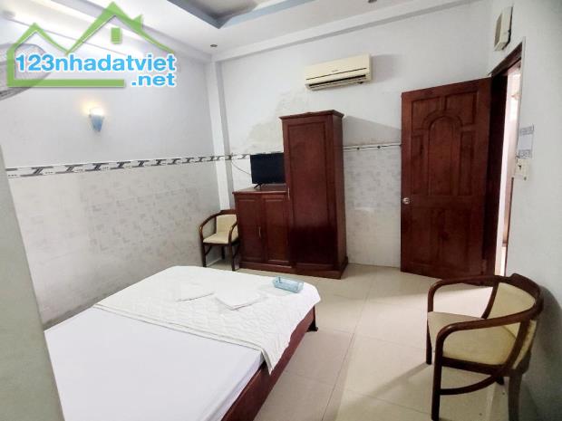 BÁN KHÁCH SẠN 5 TẦNG MẶT TIỀN TÂN THỚI HIỆP QUẬN 12 - 143M2, NGANG 5M - 18 PHÒNG, DÒNG