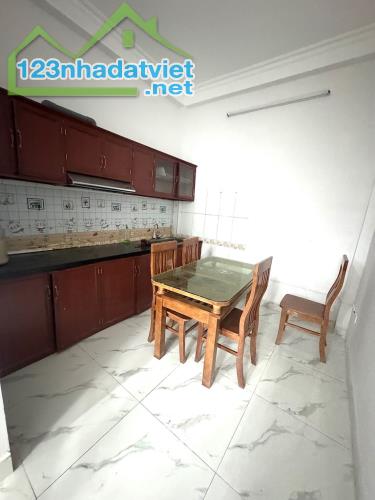 Nhà Thanh Lân – Sân 40m2 rộng mênh mông – 70m ngõ ô tô tải ra phố - 43m2 giá chỉ 3.85 tỷ - 2