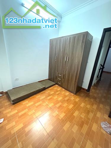 Nhà Thanh Lân – Sân 40m2 rộng mênh mông – 70m ngõ ô tô tải ra phố - 43m2 giá chỉ 3.85 tỷ - 4