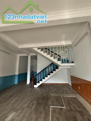 Bán nhà 3 tầng Mặt tiền Nguyễn Hữu Thọ DT 83m3 ngang 5,4 giá 17ty có thương lượng