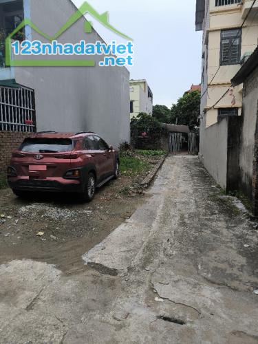 Nhỉnh 1 tỷ Bán đất Tằng Mi, Nam Hồng 40m oto, lô góc TL. LH: 0936123469