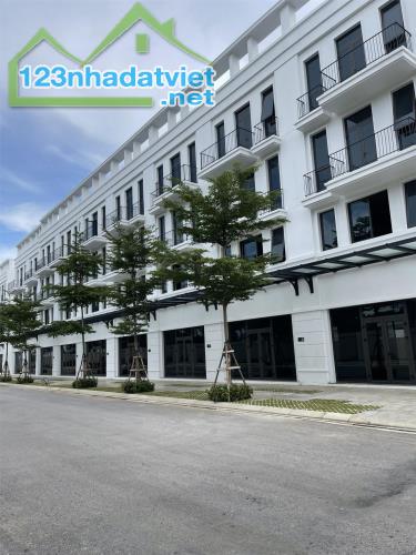 BIỆT THỰ/SHOPHOUSE MẶT BIỂN, VLASTA-SẦM SƠN. DUY NHẤT, SÁT BIỂN CÓ SỔ LÂU DÀI.  CĐT: 0966