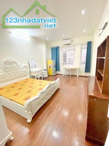 Bán nhà Tây Sơn, 55m2, 4 tầng, mặt tiền 4.5m, ô tô đỗ cửa, gần phố, dòng tiền, kinh doanh - 1