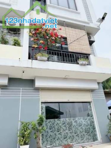 Chính chủ bán nhà 3 tầng mới xây tổ 7 khu 8 ,Cái Dăm,Bãi Cháy,Hạ Long,Quảng Ninh