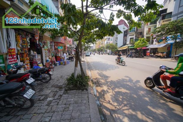 Bán đất Thanh Nhàn, 302m2, mặt tiền 10m, giá 38.8 tỷ, ngõ ba gác, vuông nở hậu, gần ô tô - 1