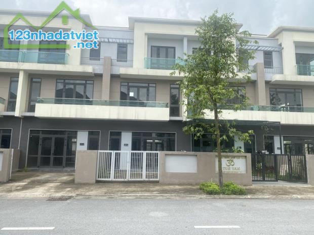 Bán Shophouse - Đối Diện Khu Biệt Thự Triệu Đô, Gần Công Viên Trung Tâm  tại KĐT Xanh Vsip