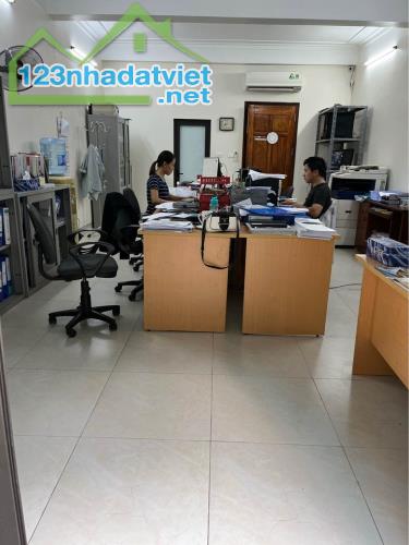 Cho thuê nhà 5 tầng thang máy kinh doanh tại Hoàng Quốc Việt, Cầu Giấy. 35tr - 4