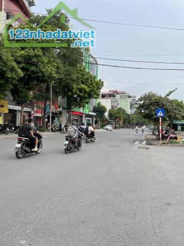 Bán đất Trung tâm Trâu Quỳ- mặt phố Cửu Việt 1,87m2 mtien hơn 4m nở hậu.0982852808 - 2