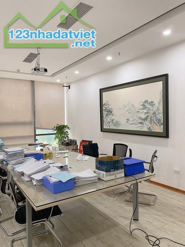 250m2 lô góc văn phòng cho thuê sẵn nội thất cơ bản tại Vũ Phạm Hàm, Cầu Giấy, Hà Nội - 3