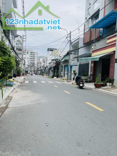 Nhà đường Oto 8m, Ngang 9x15 [HIẾM}, Cấp 4 - gần Trương Đình Hội, giá 5.6 tỷ - 2