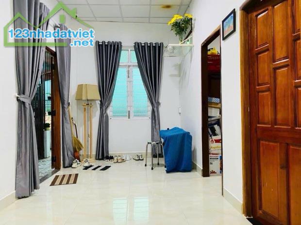 Bán gấp nhà cấp 4 có  dãy trọ 3 phòng  dt 204m2, giá bán nhanh 3 tỷ 100 triệu