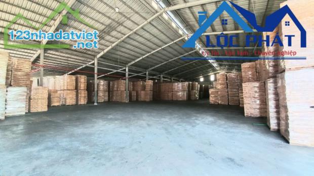 Cho thuê kho xưởng Thị Trấn Long Thành 14.000 m2 chỉ 60k/m2
Diện tích : 140 ×100 =14.000