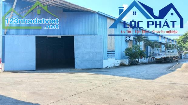 Cho thuê kho xưởng Thị Trấn Long Thành 14.000 m2 chỉ 60k/m2
Diện tích : 140 ×100 =14.000 - 1