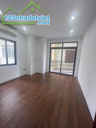 Bán nhà riêng ngõ 132 Cầu Giấy DT 33m x 5T. MT4.5m. Giá 6.9 tỷ