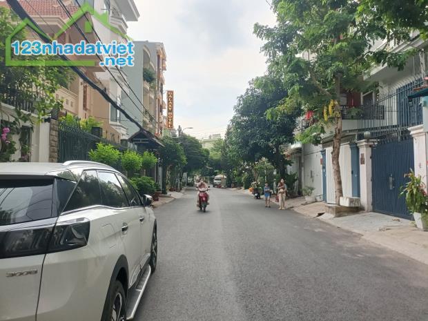 Biệt Thự, 172m2, Ngang 8m, 3 Tầng, Đường Nguyễn Oanh, Phường 17, Q. Gò Vấp