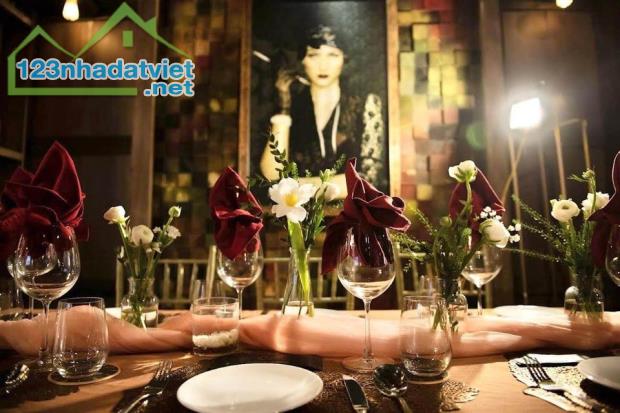 Do hết đam mê với rượu vang nên em thanh lý lounge rượu vang 2 tầng trung tâm quận Hoàn - 3