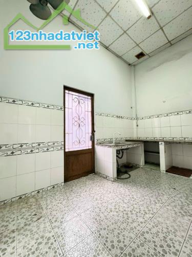 Nhà 2 mt hẻm Lê Văn Quới, Bình Trị Đông, Bình Tân, dt 31.9m2, 3 tầng 4pn, 3wc, giá 4 tỷ 75 - 5