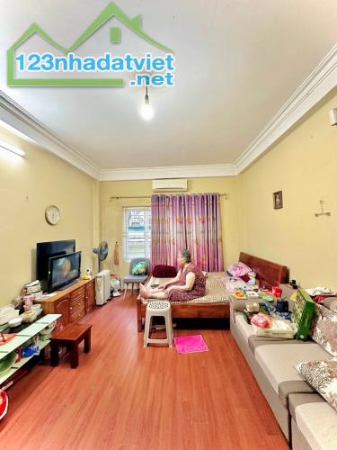 AN DƯƠNG VƯƠNG - LÔ GÓC - 2 THOÁNG - Ô TÔ ĐỖ CỬA - KINH DOANH - 40M2 - MT 4,5M - 5,2 TỶ