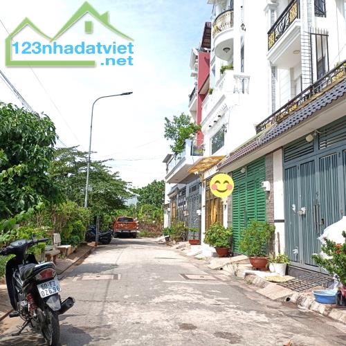 Bán đất Bình Tân giá  nhỉnh 4 tỷ hẻm xe hơi gần Bệnh viên và Siêu thị Coopmark - 2