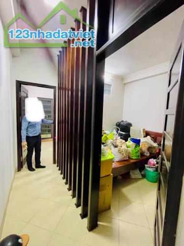 Bán nhà phố Đông Tác - Đống Đa - 41 m , cách ô tô tránh 10 m . Giá 7,8 tỷ - 5