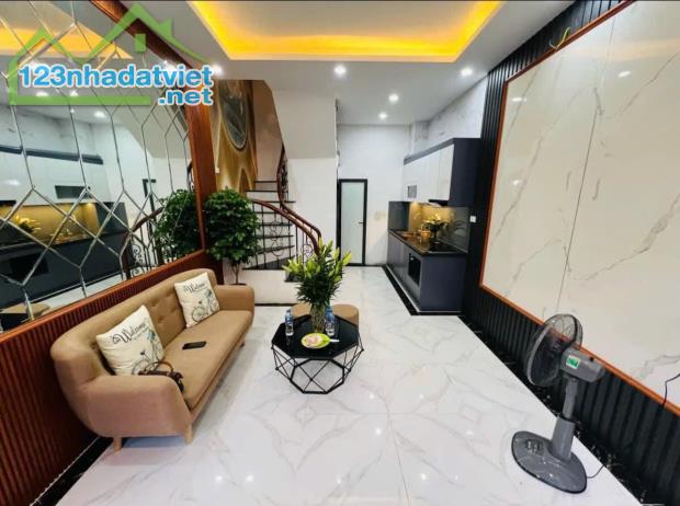 (HIẾM) Bán nhà Nguyễn Khang, oto đỗ cửa, 30m2, nhỉnh 5 tỷ, Lh: 0934627966