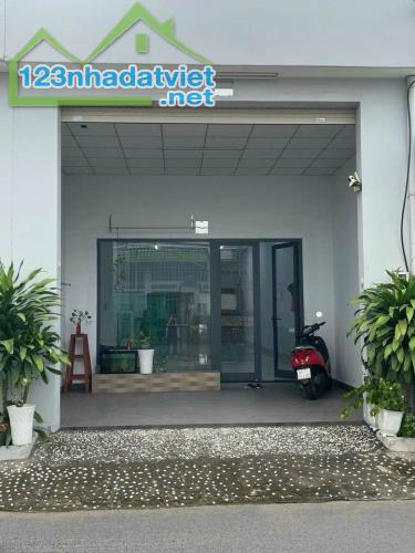 Nhà cấp 4 MT nhựa, 100m2, thuận tiện kinh doanh Tân Hiệp 8, SHR, Giá 720tr.