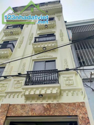 Bán căn nhà rộng 37m2, mặt tiền 3,5m, xây 5 tầng, ngõ ô tô tại Giang Biên - 1