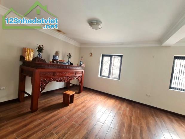 Bán gấp! Biệt thự Liền kề KĐT Việt Hưng, 120m2, 4T, không gian xanh mát, chỉ 25 tỷ. - 1