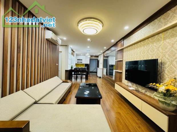 cần bán căn hộ 3Pn view biển 106m2 trung tâm du lịch Bãi Cháy, Hạ Long.