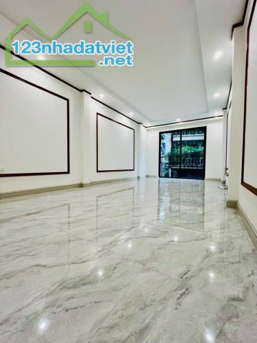Hiếm, Nhà đẹp 52m2 Trương Công Giai 7 tầng, mt 4,2m, thang máy, ô tô, Kd đỉnh 15,5 tỷ.
